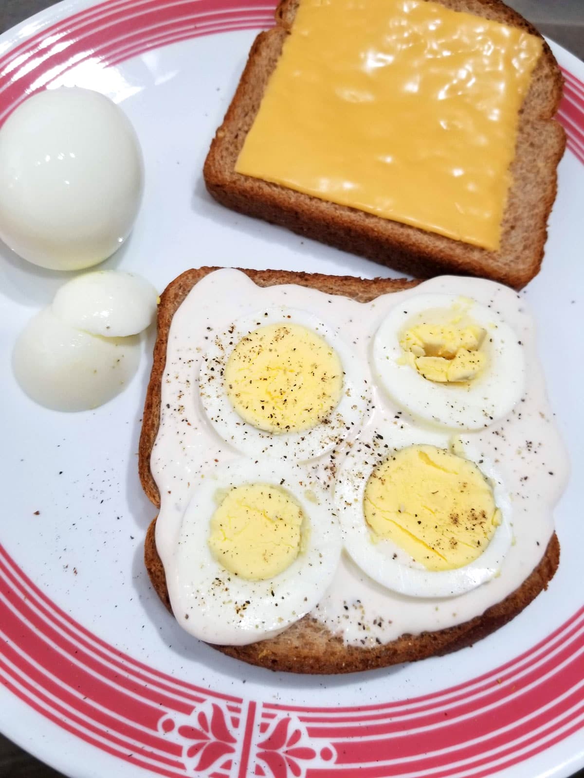 sliced egg salad sandwich